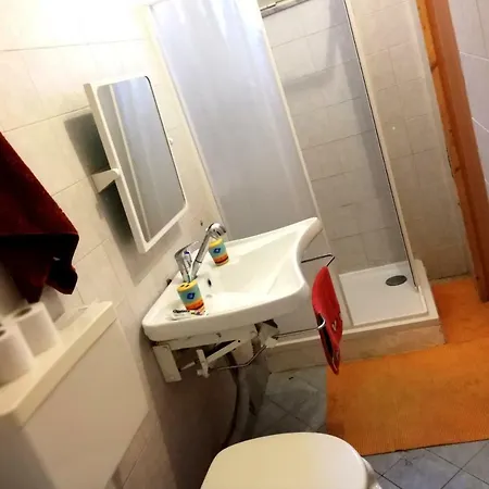 Via Giovanni Travaglia, Free Space בית אירוח